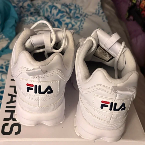 Fila Classic White Sneakers - Picture 4 of 6
